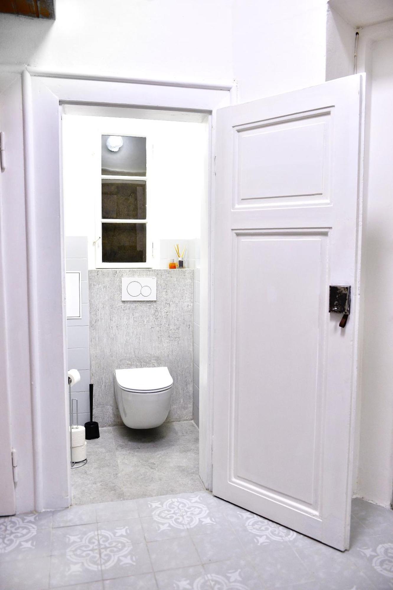 Airy & Bright Flat In Dejvice By Castle Apartment *
