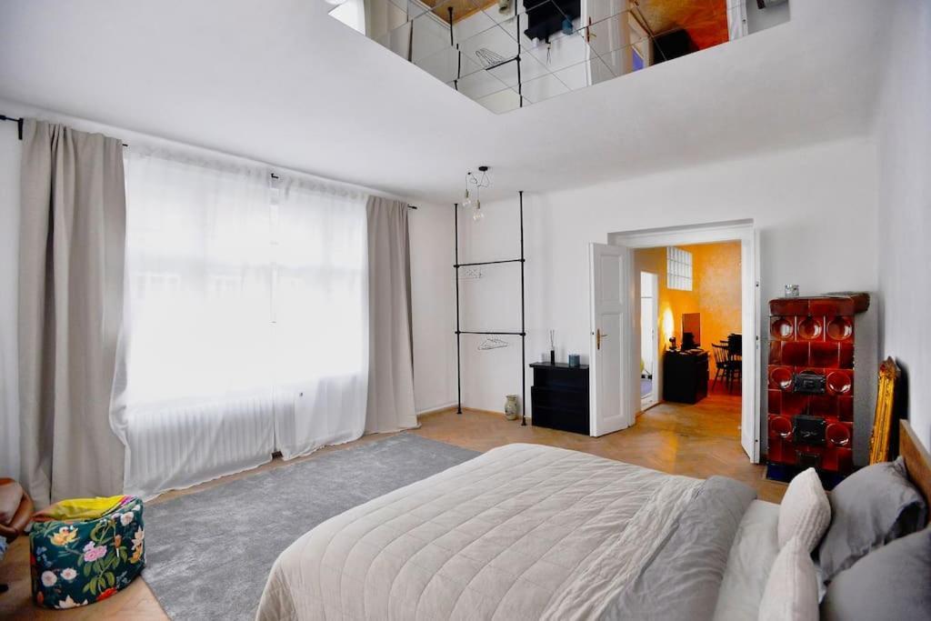 Airy & Bright Flat In Dejvice By Castle Prague