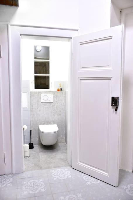Airy & Bright Flat In Dejvice By Castle Appartement *