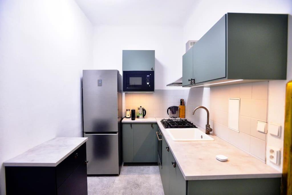Airy & Bright Flat In Dejvice By Castle Praag