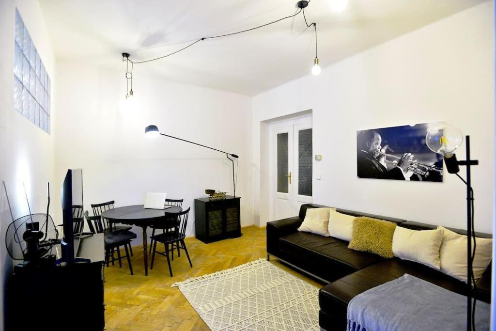 Airy & Bright Flat In Dejvice By Castle Praag